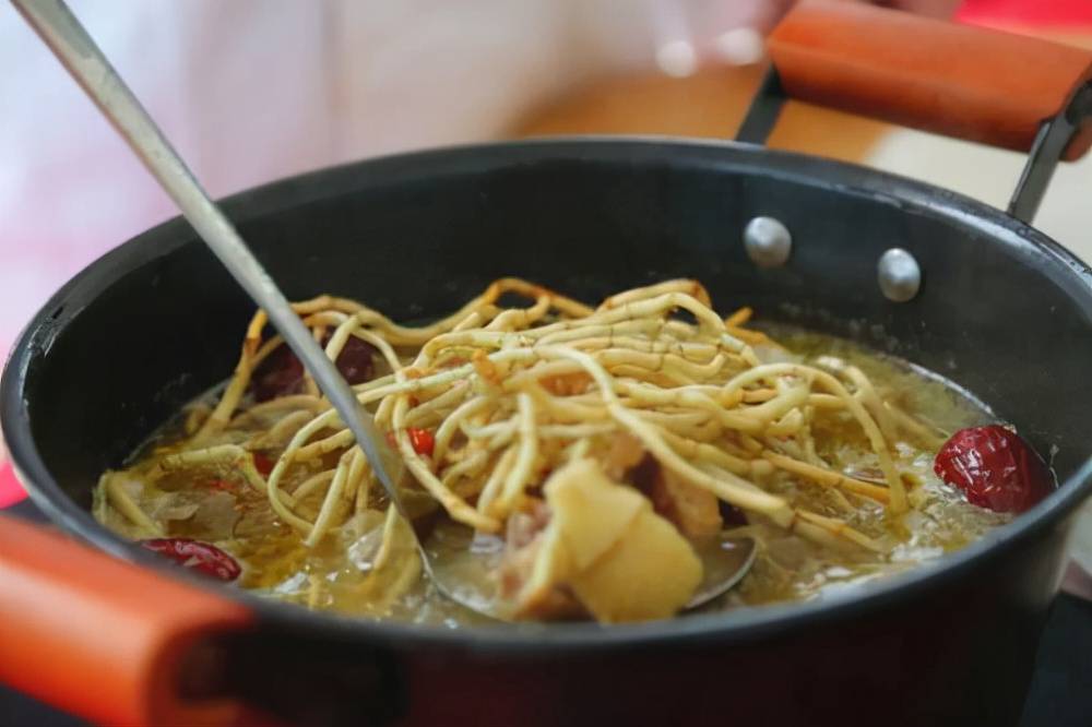 魚(yú)腥草到底多可怕,云貴川必吃的人間美味