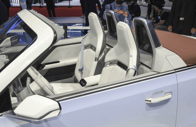 五菱宏光MINIEV敞篷版路試曝光，配電動軟頂/2022年上市