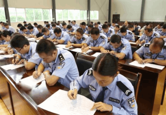 輔警和正式警察的區別(輔警轉正式警察的條件)