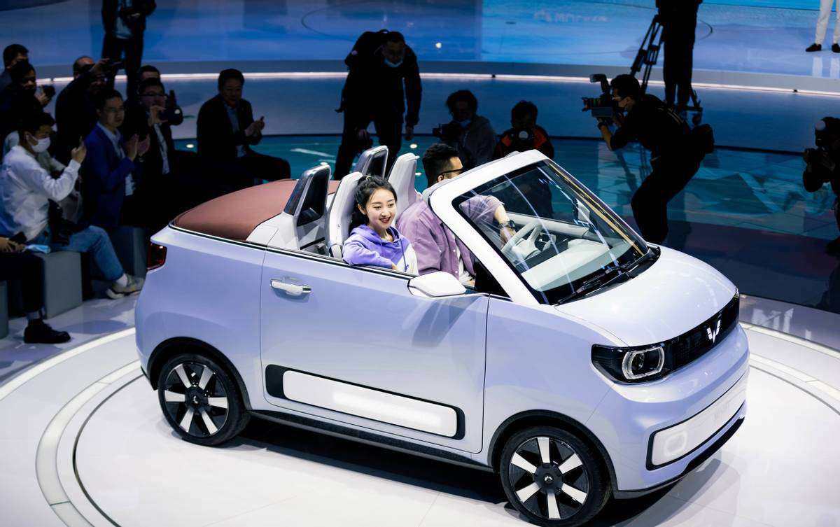 五菱宏光MINIEV敞篷版路試曝光，配電動軟頂/2022年上市