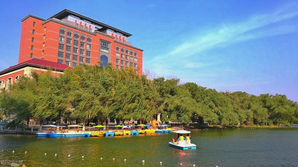 錦州一座不大的省轄市，擁有的三所的大學，二本批次值得報考