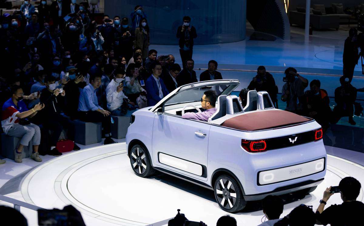 五菱宏光MINIEV敞篷版路試曝光，配電動軟頂/2022年上市