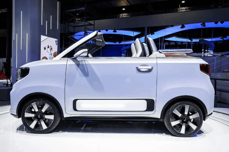 五菱宏光MINIEV敞篷版路試曝光，配電動軟頂/2022年上市