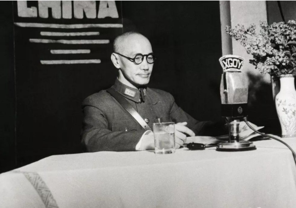 對印自衛反擊戰打響后，蔣介石做法不地道，稱他賣國也不為過