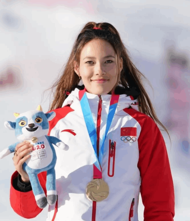 退出美國籍，加入中國籍，19歲的谷愛凌，36天拿了6個冠軍