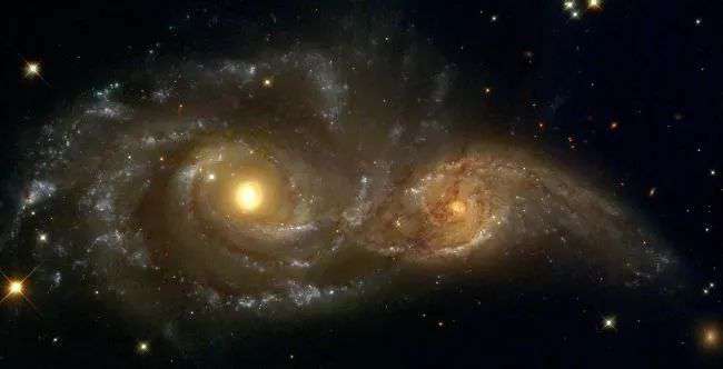宇宙中最奇特的15個星系