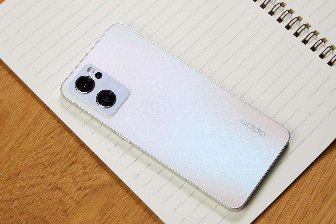 opporeno7值得入手嗎(OPPO Reno7手機(jī)使用體驗(yàn))