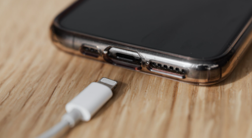 手機電量剩50%充電好嗎(手機最健康的充電方式)