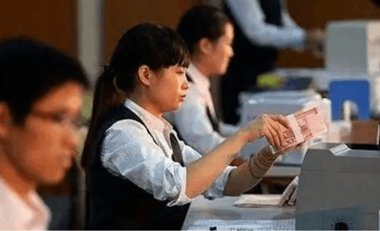 大媽偷走銀行5個(gè)億是真的嗎(浙江女商人聯(lián)合銀行內(nèi)鬼暗箱操作)