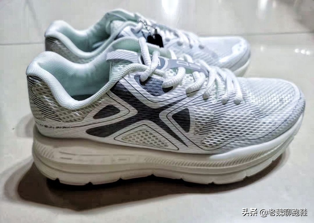 什么鞋子質(zhì)量好耐穿又便宜(最耐穿的運(yùn)動(dòng)鞋品牌)