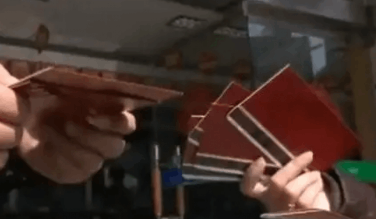 大媽偷走銀行5個(gè)億是真的嗎(浙江女商人聯(lián)合銀行內(nèi)鬼暗箱操作)