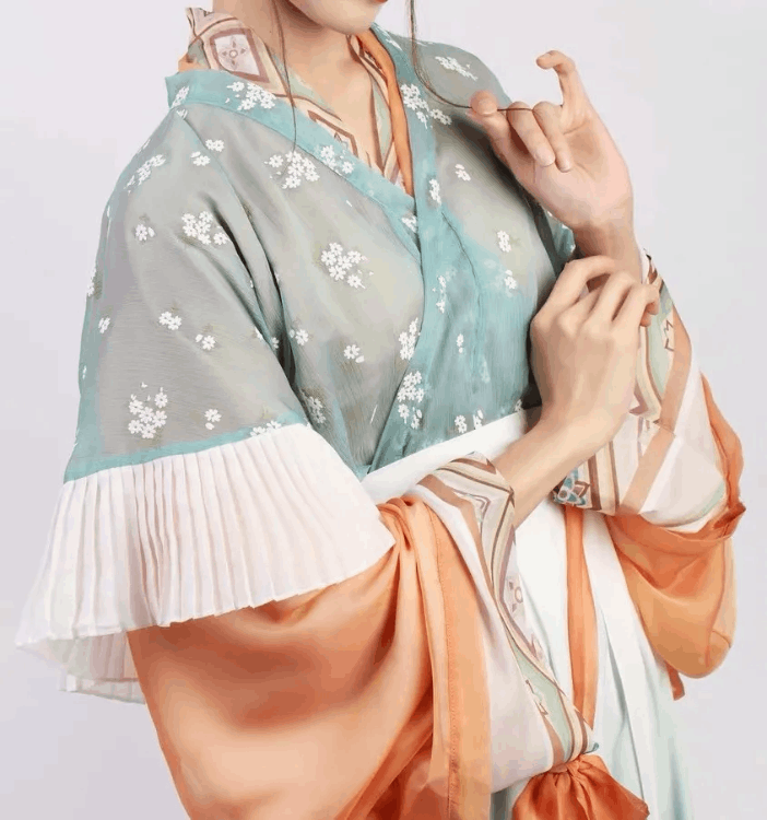 jk裙子里面是什么樣的(裙子下擺開叉)