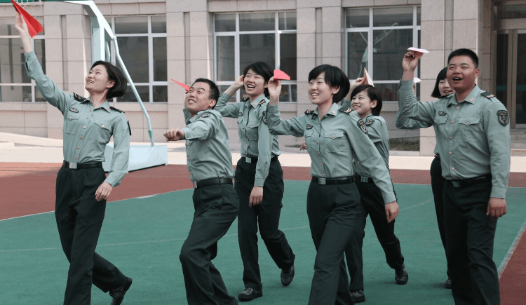 高考怎么報考軍校,為什么說普通家庭不要考軍校