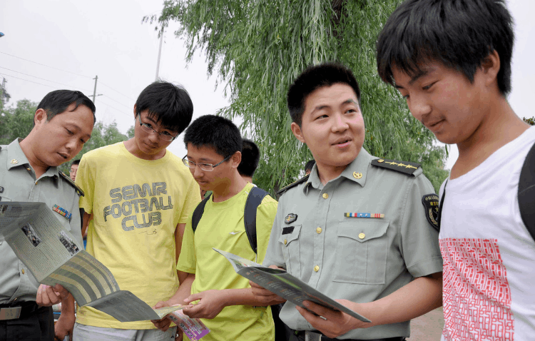 高考怎么報考軍校,為什么說普通家庭不要考軍校