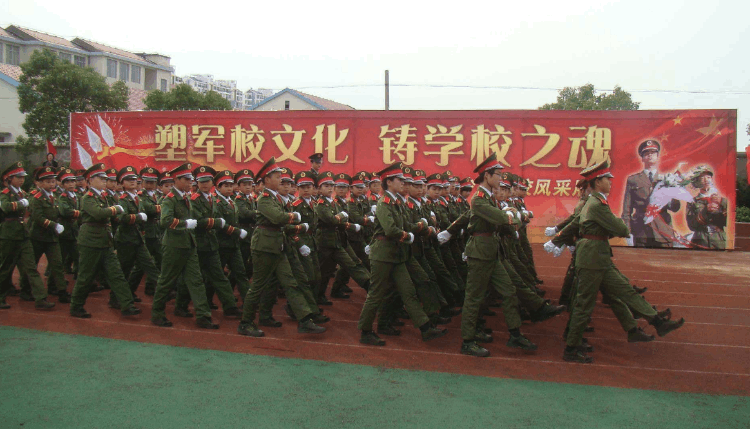 高考怎么報考軍校,為什么說普通家庭不要考軍校