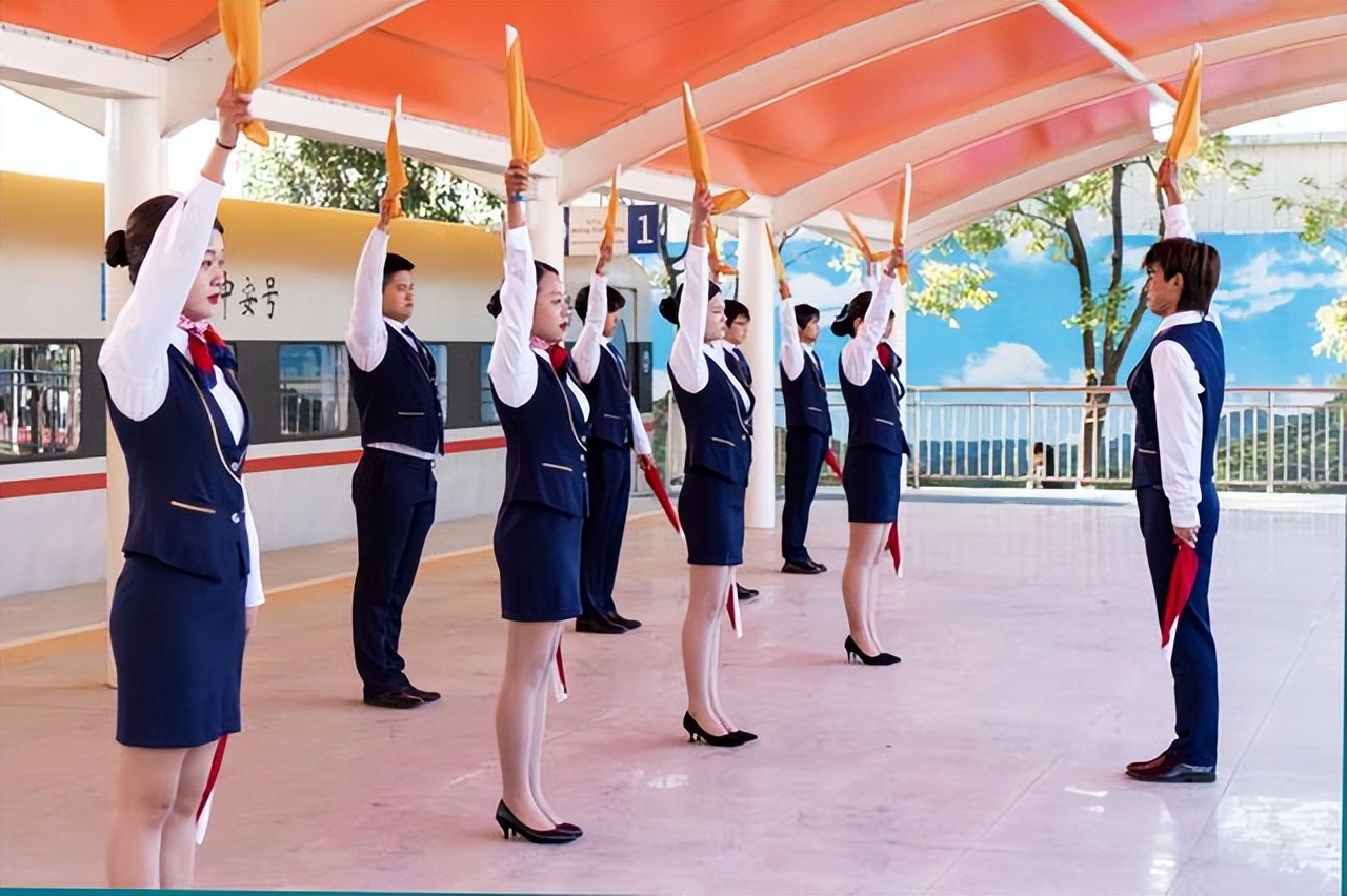 高鐵學(xué)校學(xué)費(fèi)多少錢(qián)(高鐵專業(yè)主要學(xué)什么)