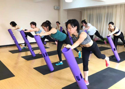 把它夾住去跑步不能掉體育課(訓(xùn)練方法)