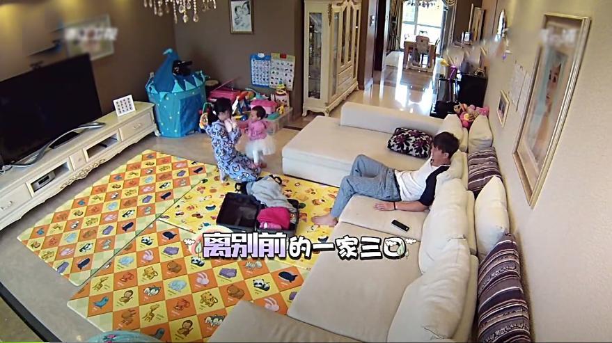 為什么甜馨家里在地板上鋪泡沫墊