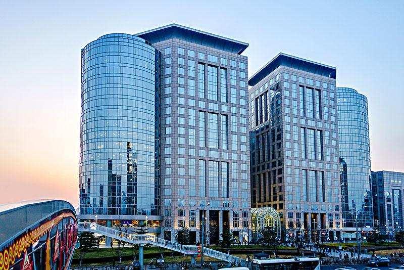 董建成簡(jiǎn)歷(香港董建成個(gè)人資料簡(jiǎn)介)