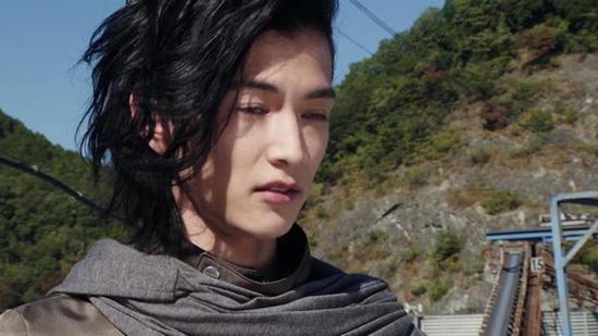 渡邊圭佑發型怎么留(渡邊圭祐好帥長發照片)