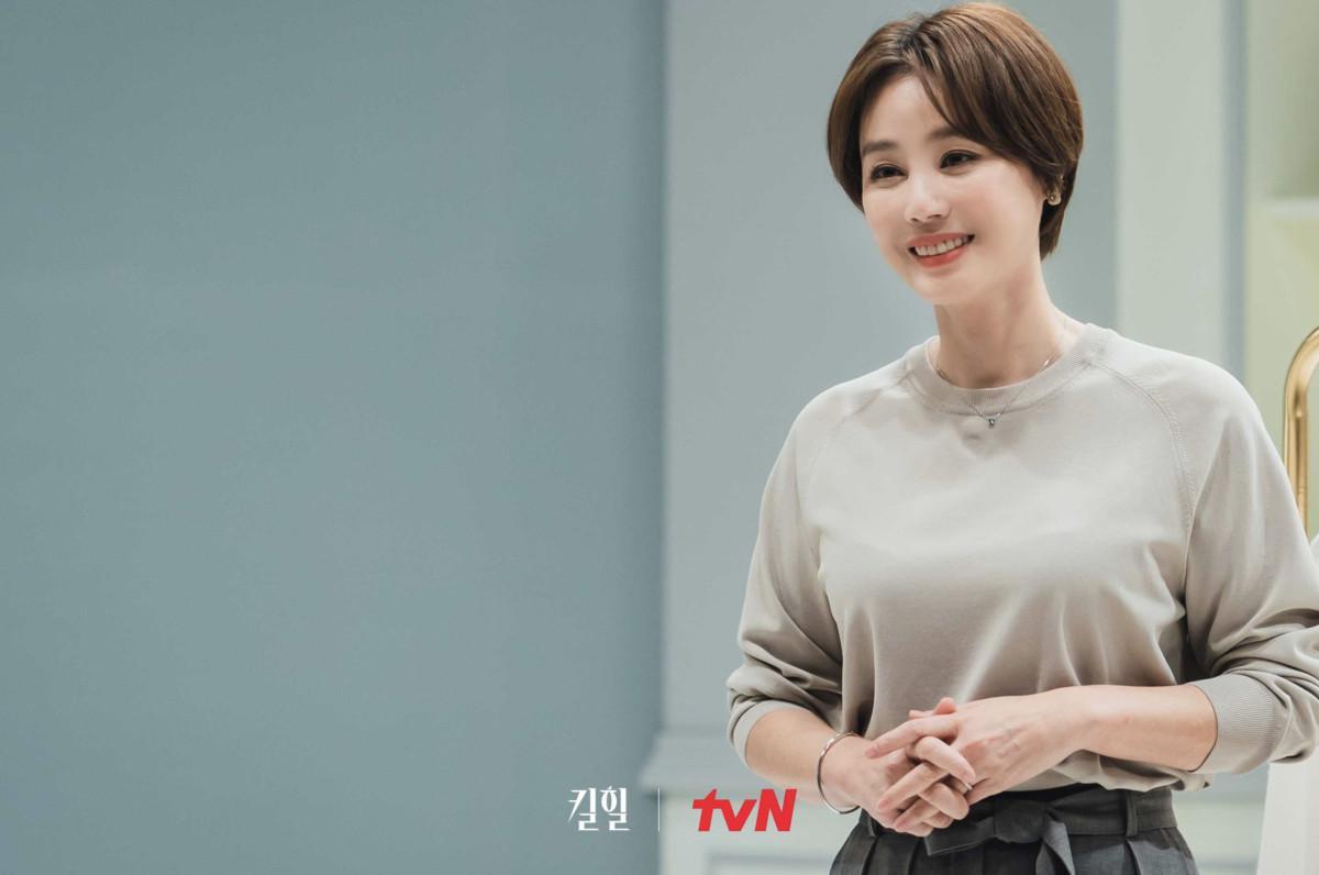 韓劇女主和財(cái)閥兒媳婦的一樣(女主是財(cái)閥并且腹黑的韓劇)