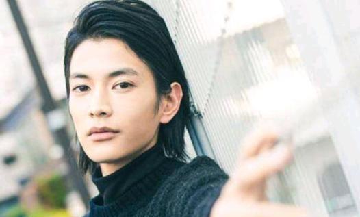 渡邊圭佑發型怎么留(渡邊圭祐好帥長發照片)