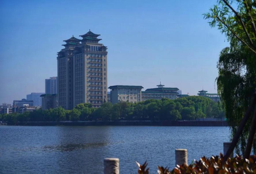 中南民族大學(xué)圖書館(中南民族大學(xué)校內(nèi)雙子塔圖書館)