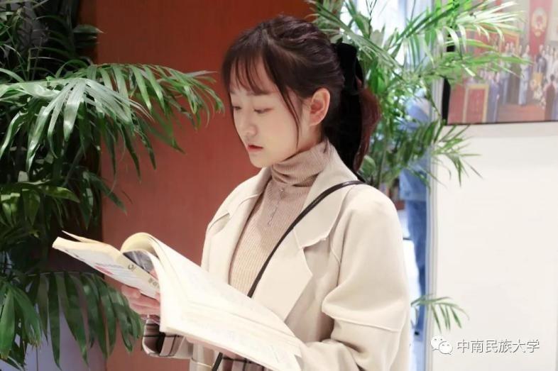 中南民族大學(xué)圖書館(中南民族大學(xué)校內(nèi)雙子塔圖書館)