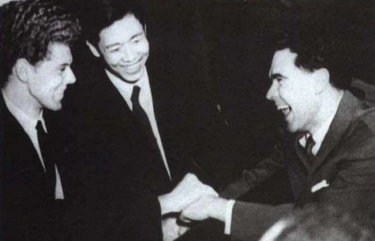 鋼琴大師劉詩昆個人資料(劉詩昆教你彈鋼琴)