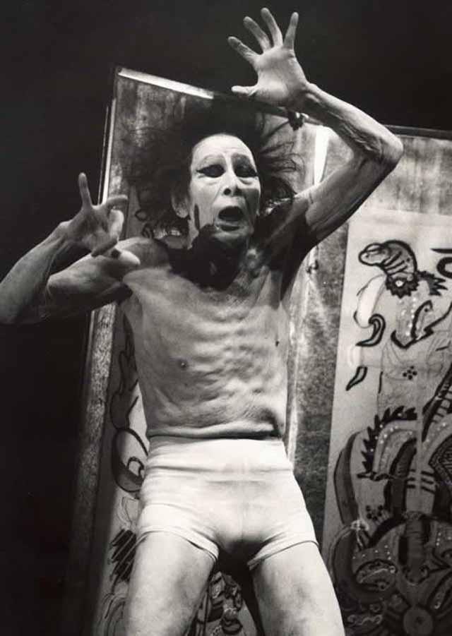 大野一雄是男是女(大野一雄暗黑舞踏簡(jiǎn)介)