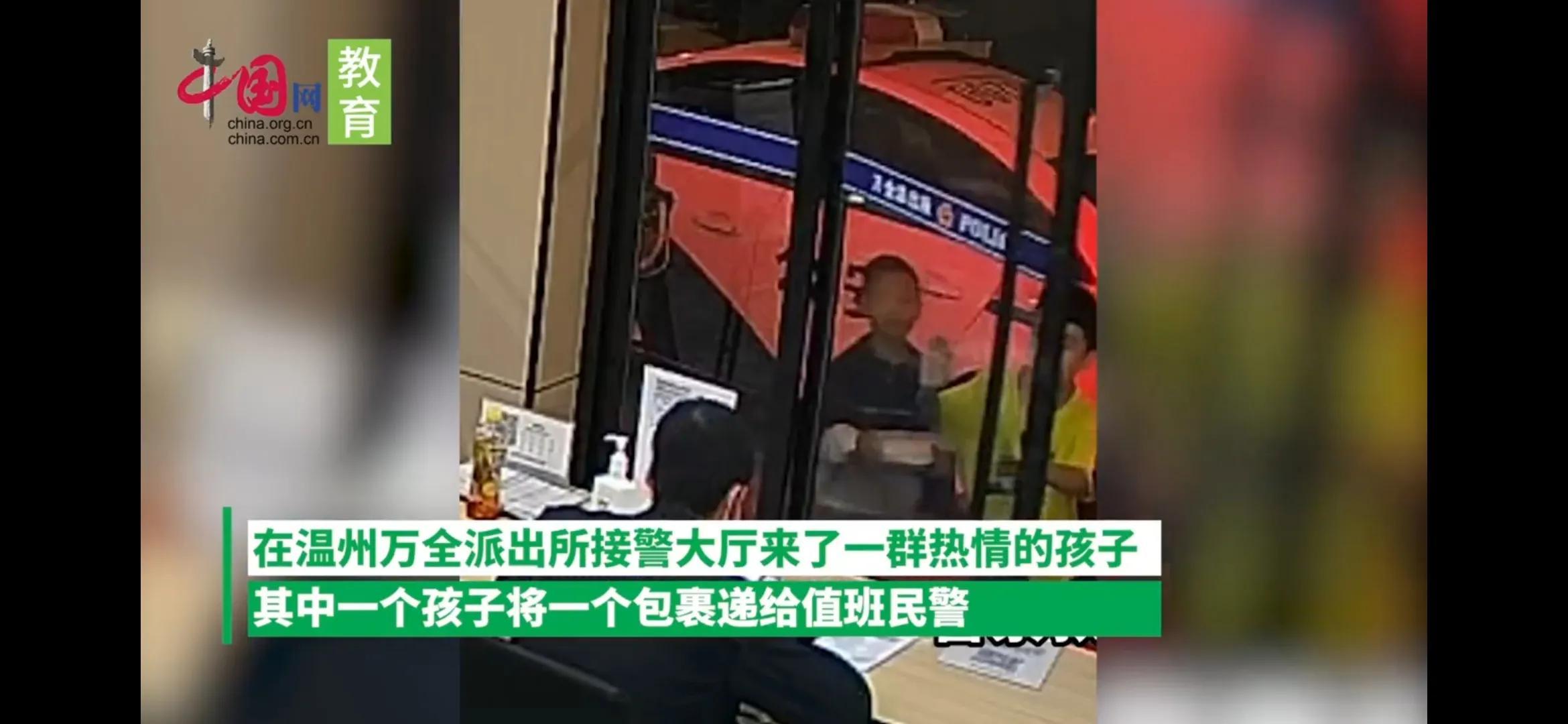 小學生撿到“十萬元”組團交派出所（小學生撿到練功券教給警察）