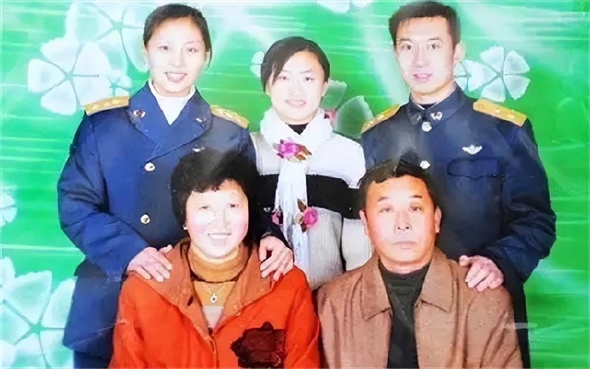 王亞平丈夫趙鵬個人資料簡介（王亞平老公趙鵬也是飛行員）
