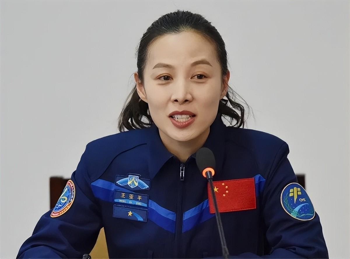 王亞平丈夫趙鵬個人資料簡介（王亞平老公趙鵬也是飛行員）